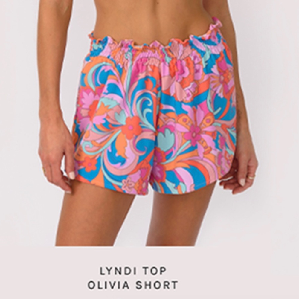 NWT Skatie Olivia short in “Lanai” pattern. Size M.
